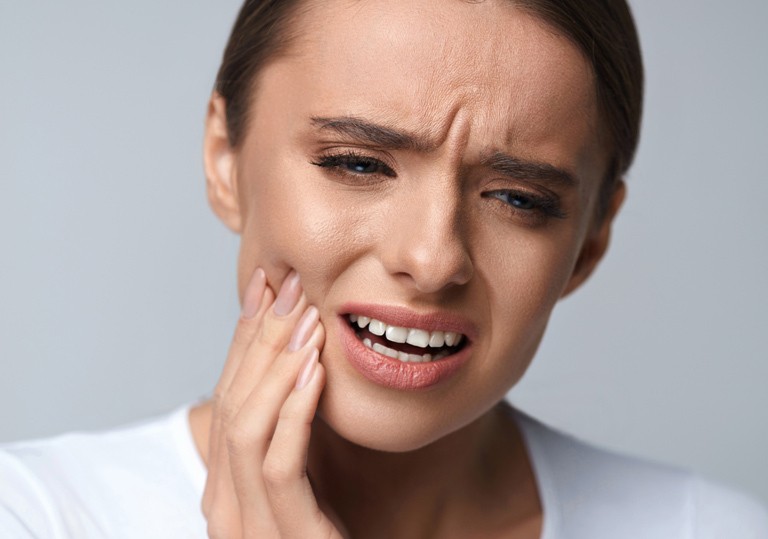 Przyczyny recesji dziąseł